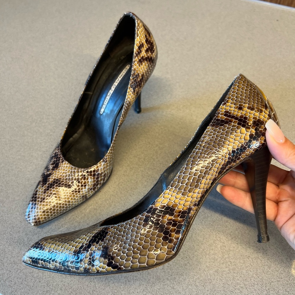 Donald J Pliner python pumps